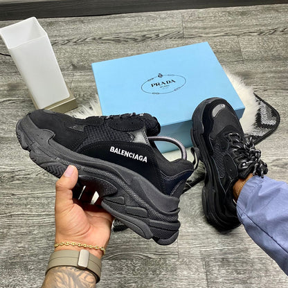 Balanciaga Triple S Negro